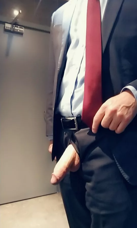 [50] Guess who's home from work?