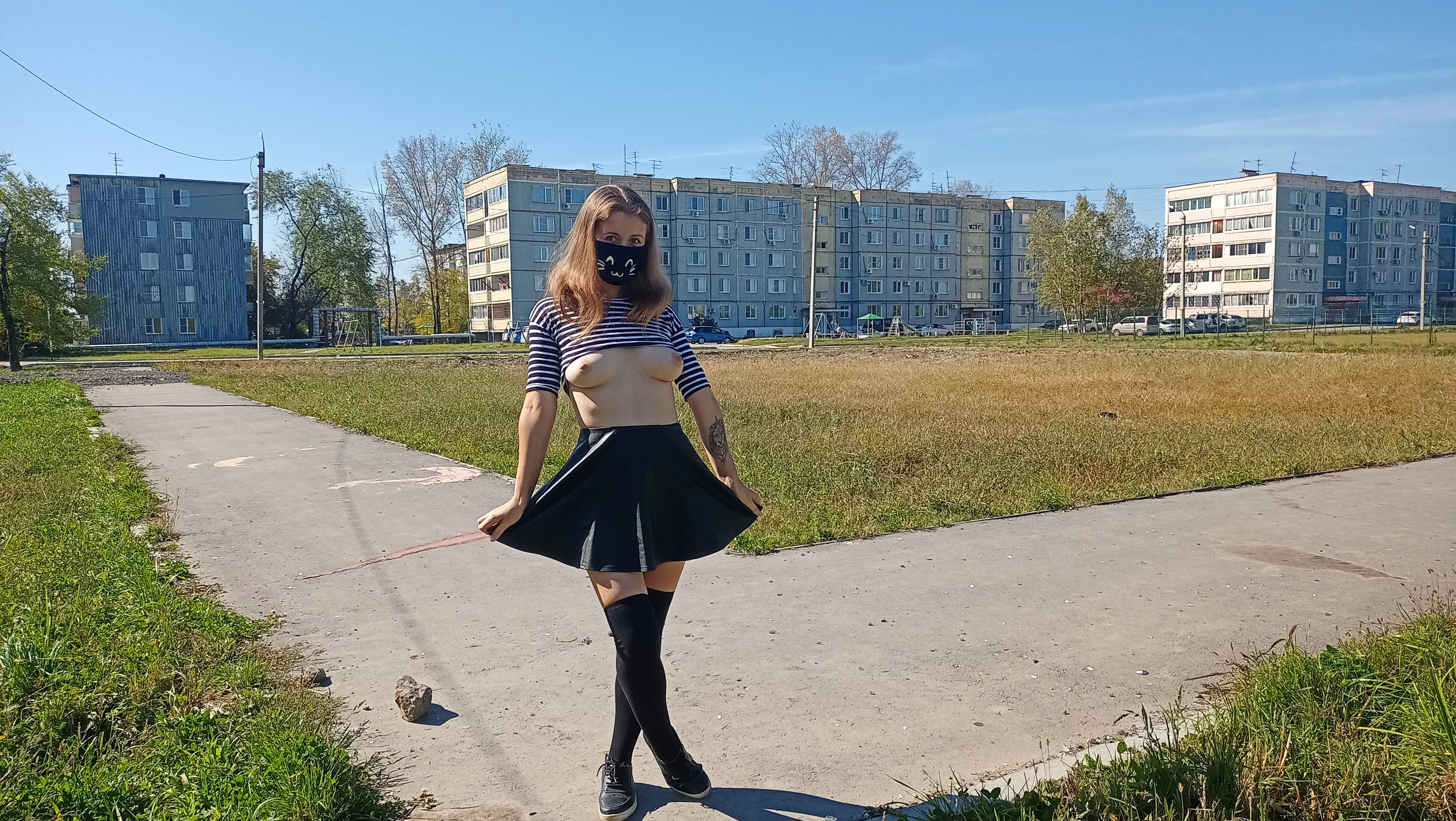 Again my shirt lifted up on the street