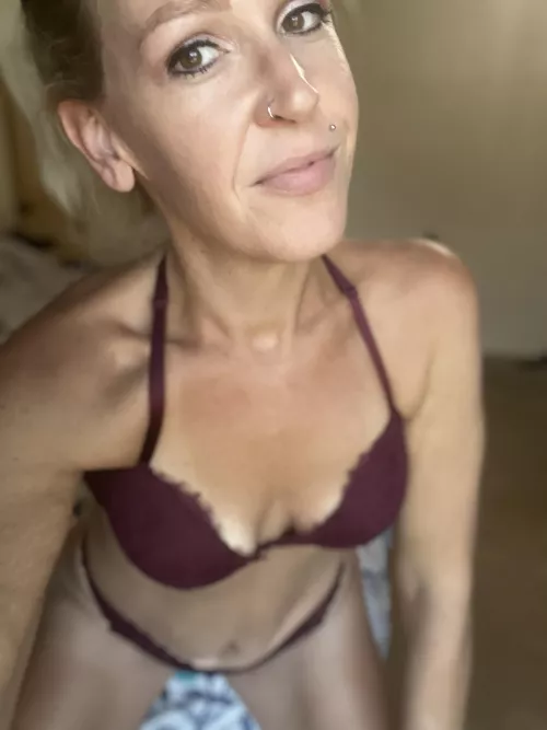 At 36 and after 4 kids, would you still show me a good time 😈💦😈