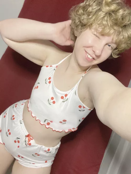 babe wake up new sleepover outfit just dropped