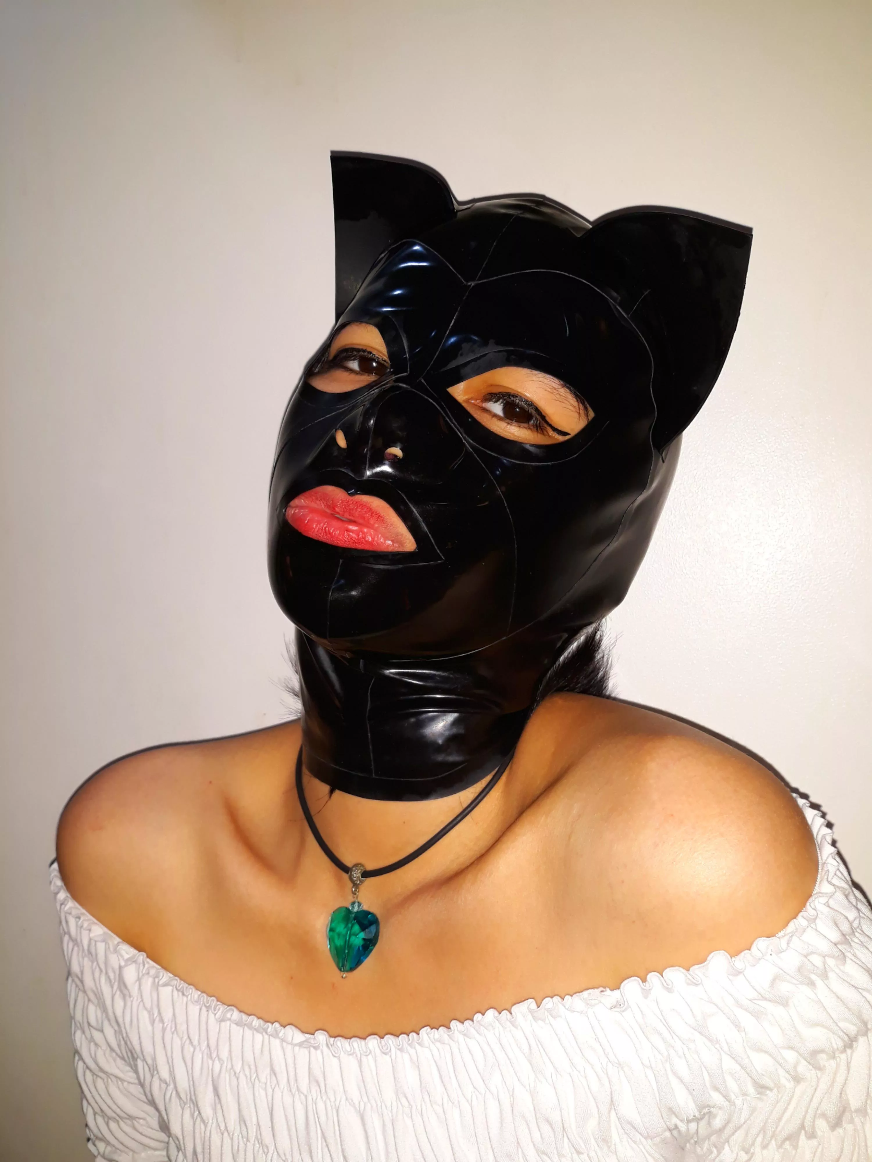 Being a good kitten. 🖤