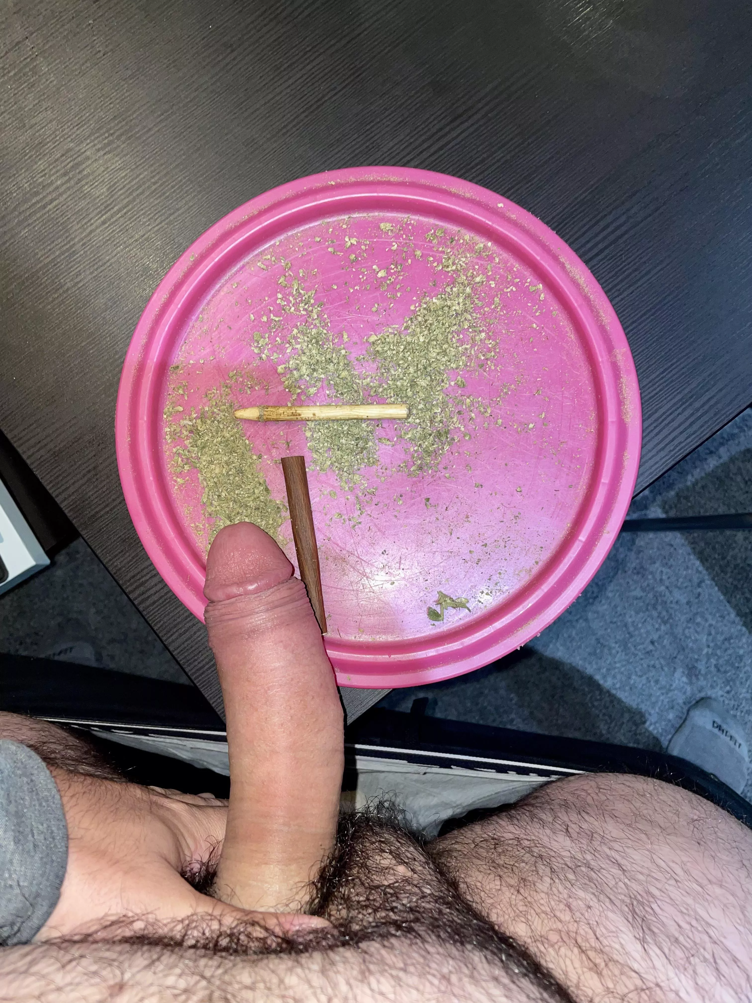 Big thick cock (m)aking the 2g blunt look extra small