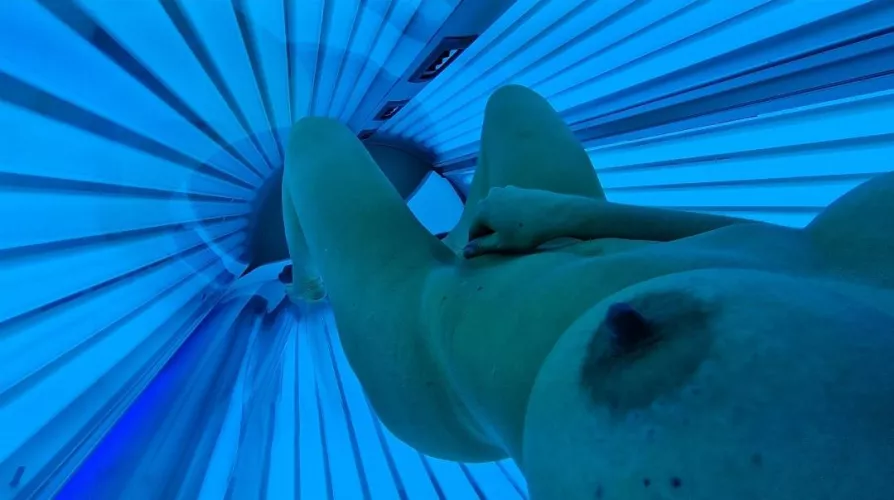 Cold outside.... But im hot and horny. 🔥😈