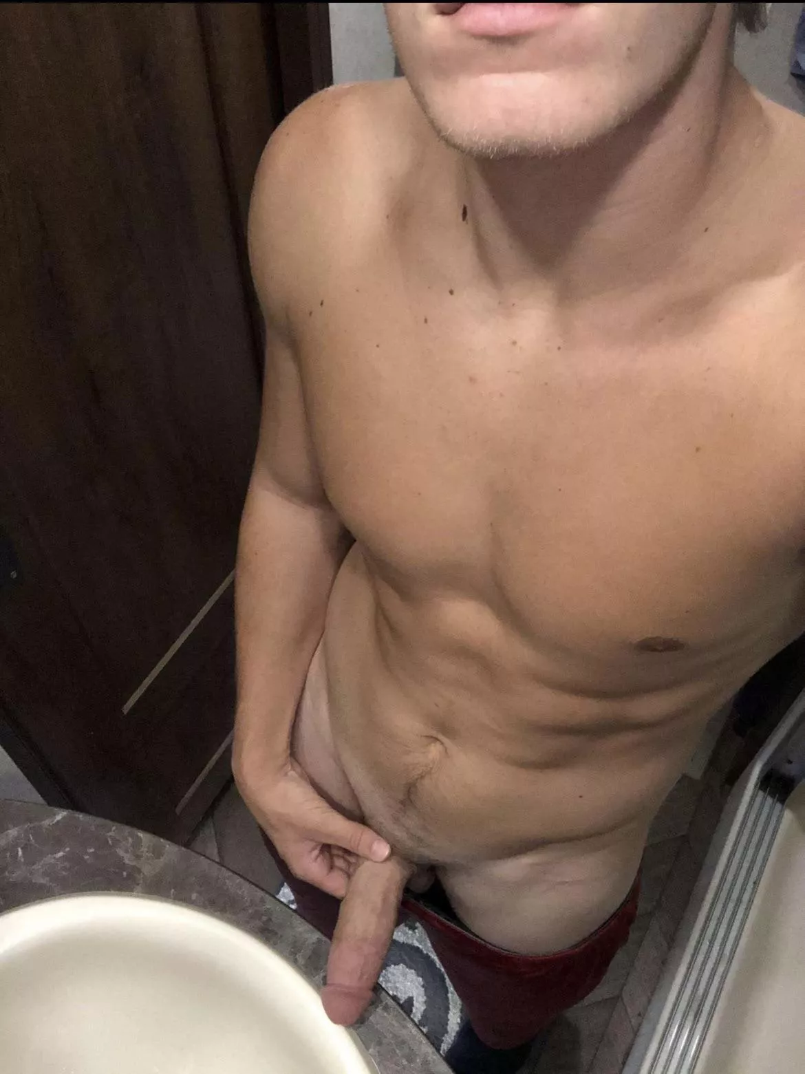 Daddy’s back 😈 23M experienced dom, former college athlete, always looking for subs. HMU