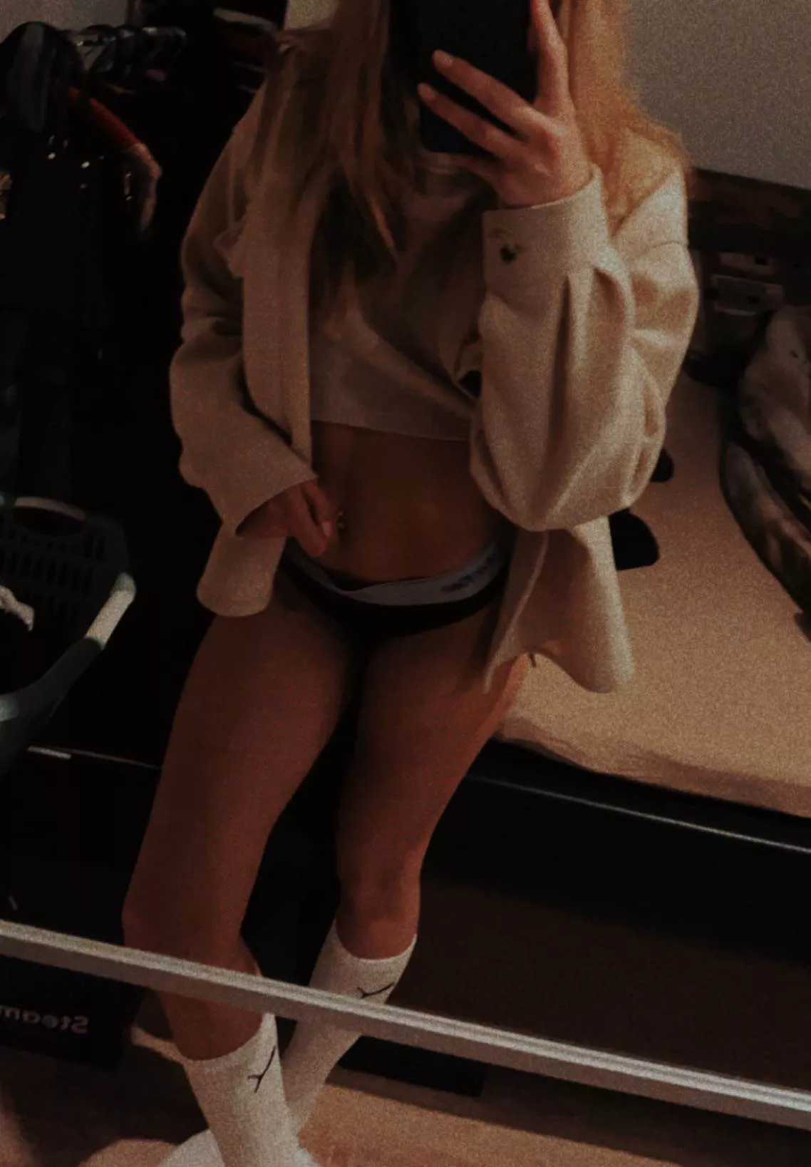 Feeling comfy but horny too 😈