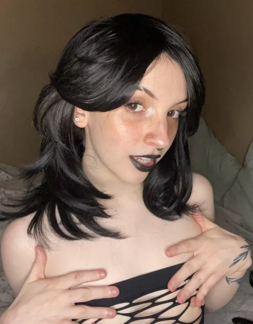 first time using black lipstick 🙈 opinions?