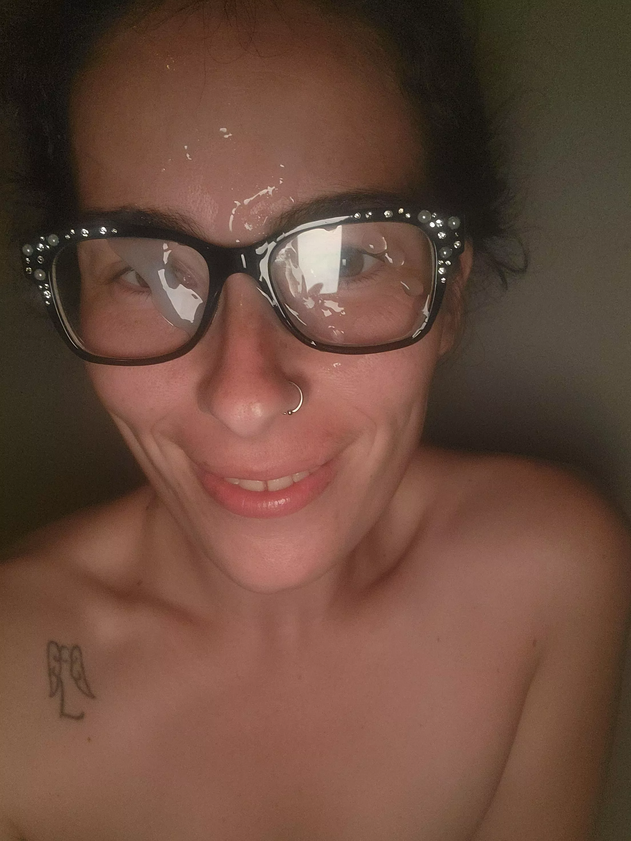 Give me a matching pearl necklace please baby