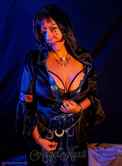 Going as a goddess this Halloween, can you guess which one I went with? 🔥🌙