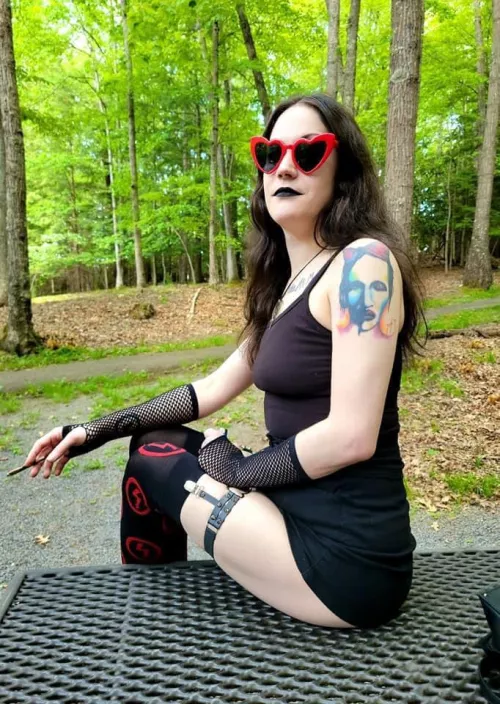 Goth hottie likes to get high out in nature 🖤💨