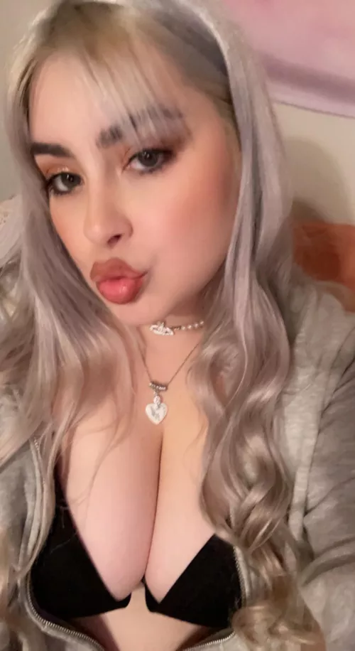 Hey babes 🥰 hope everyone’s having a good Monday!