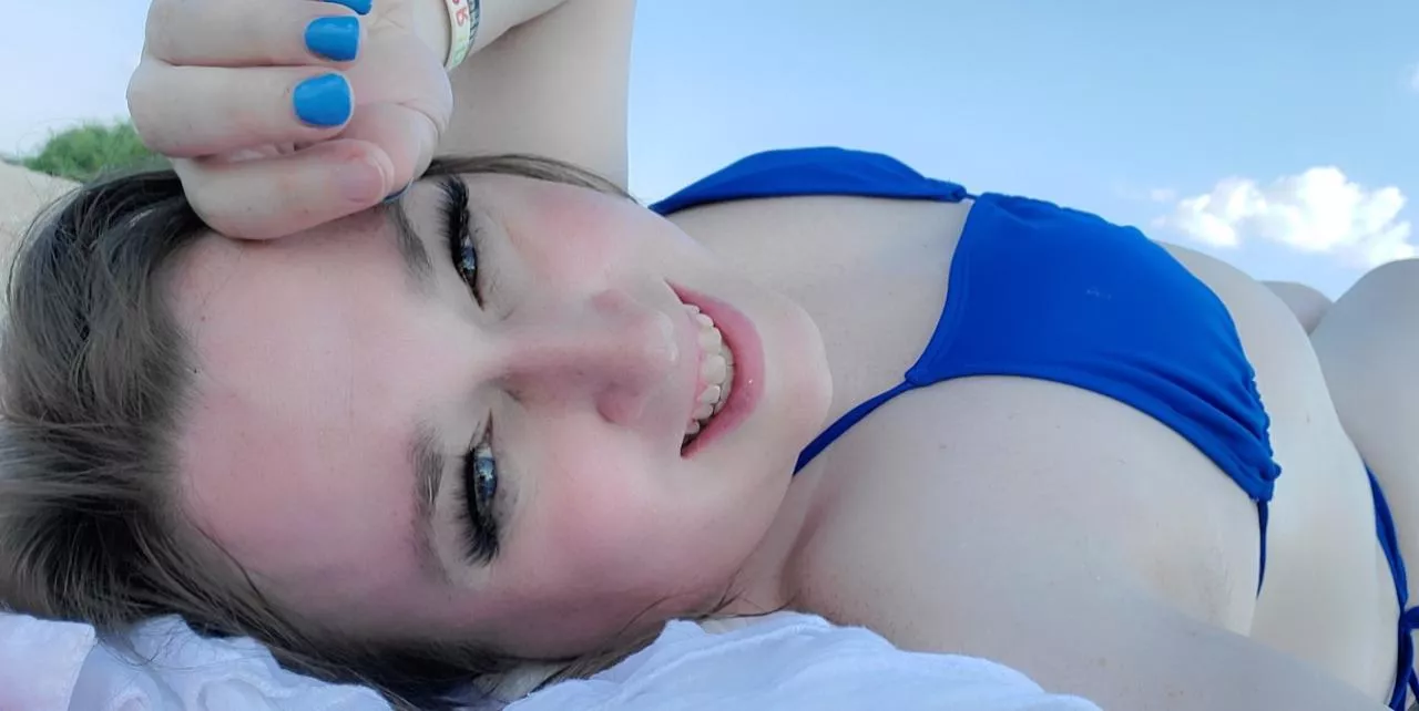 How many boys I caught staring do you think would turn me down if they found what's REALLY beneath this bikini? 💙 🍆