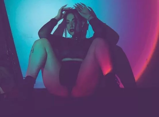 I heard you like big tiddie goth girls, is that true? ⛓️🖤