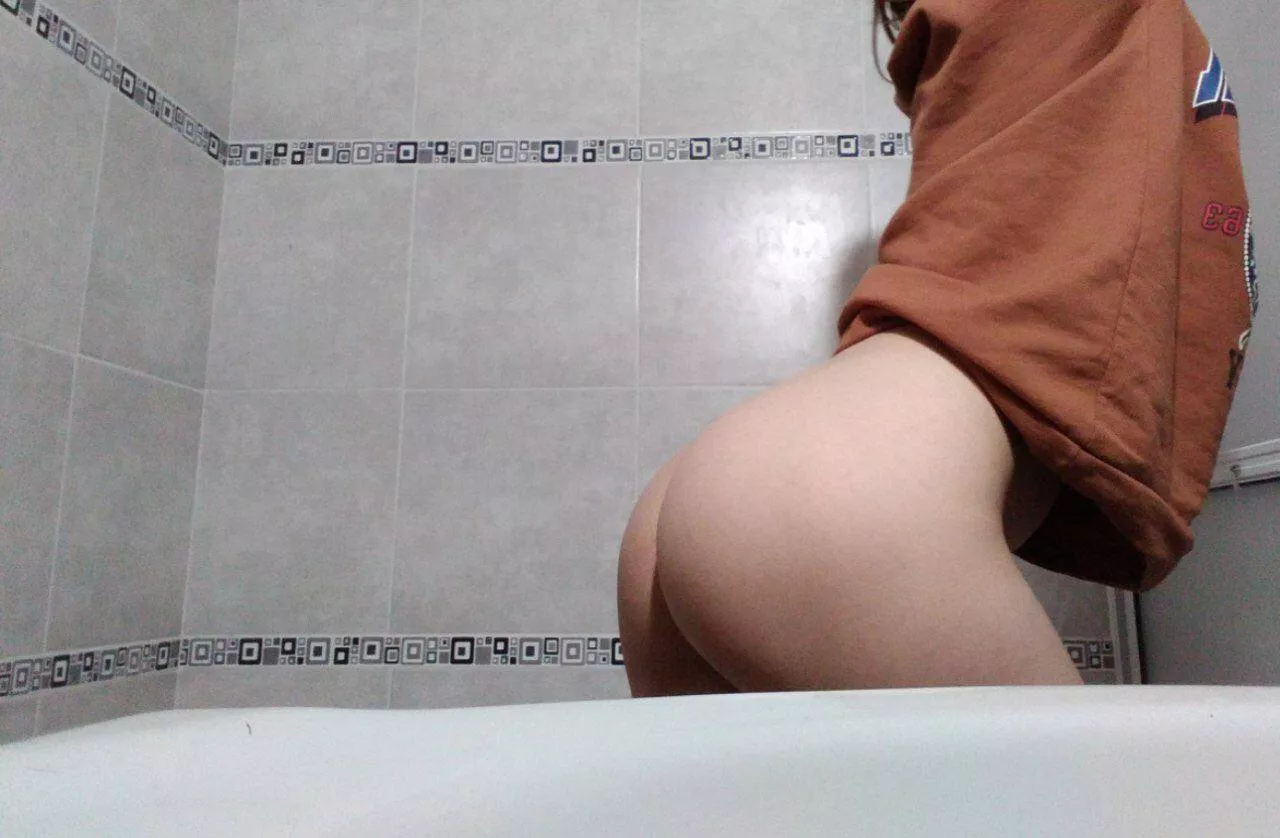 I’m Looking For An Older Man To Breed With Me 😘