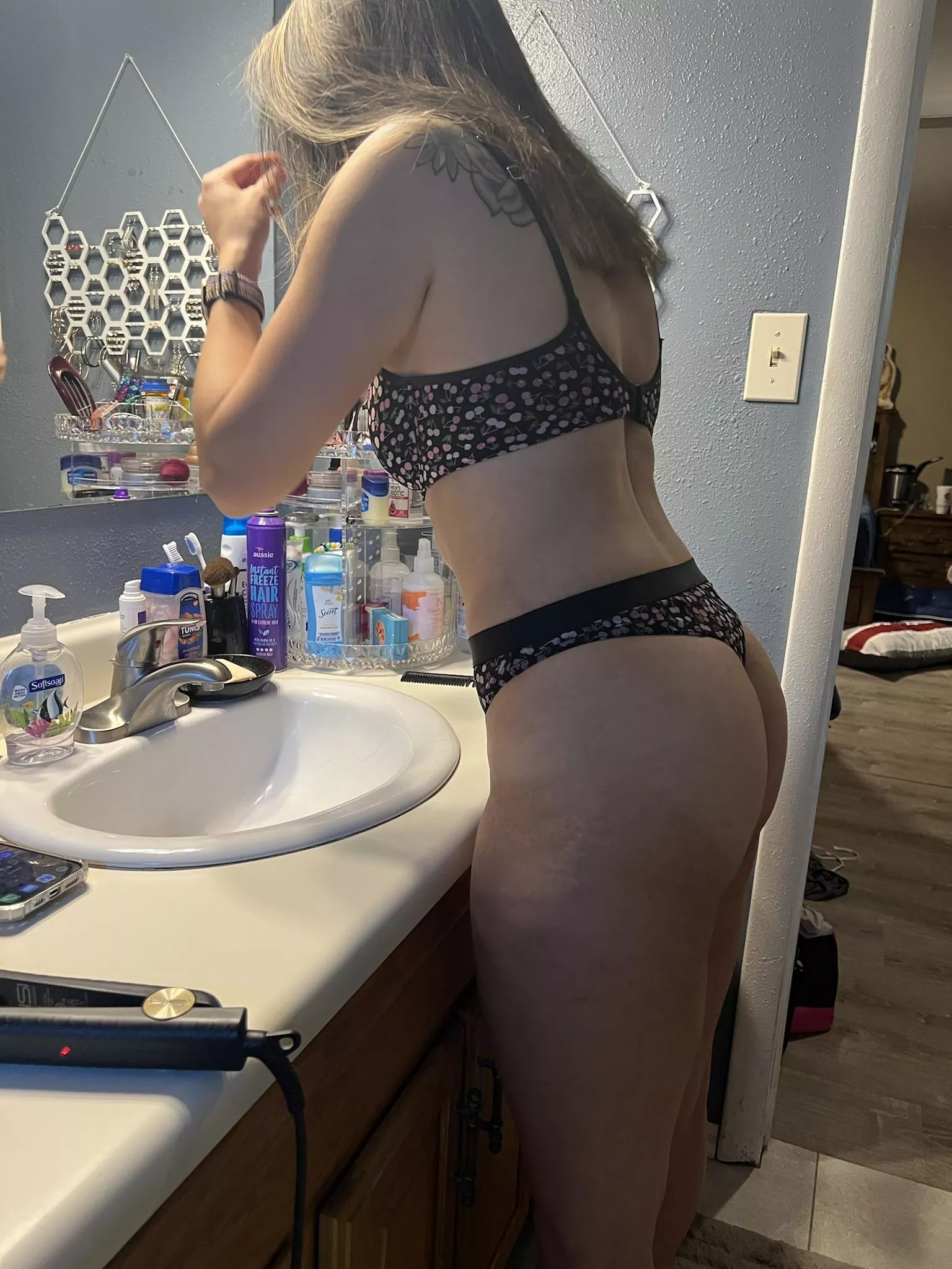 [image] My husband loves sending my bulls pics of me getting ready for them.