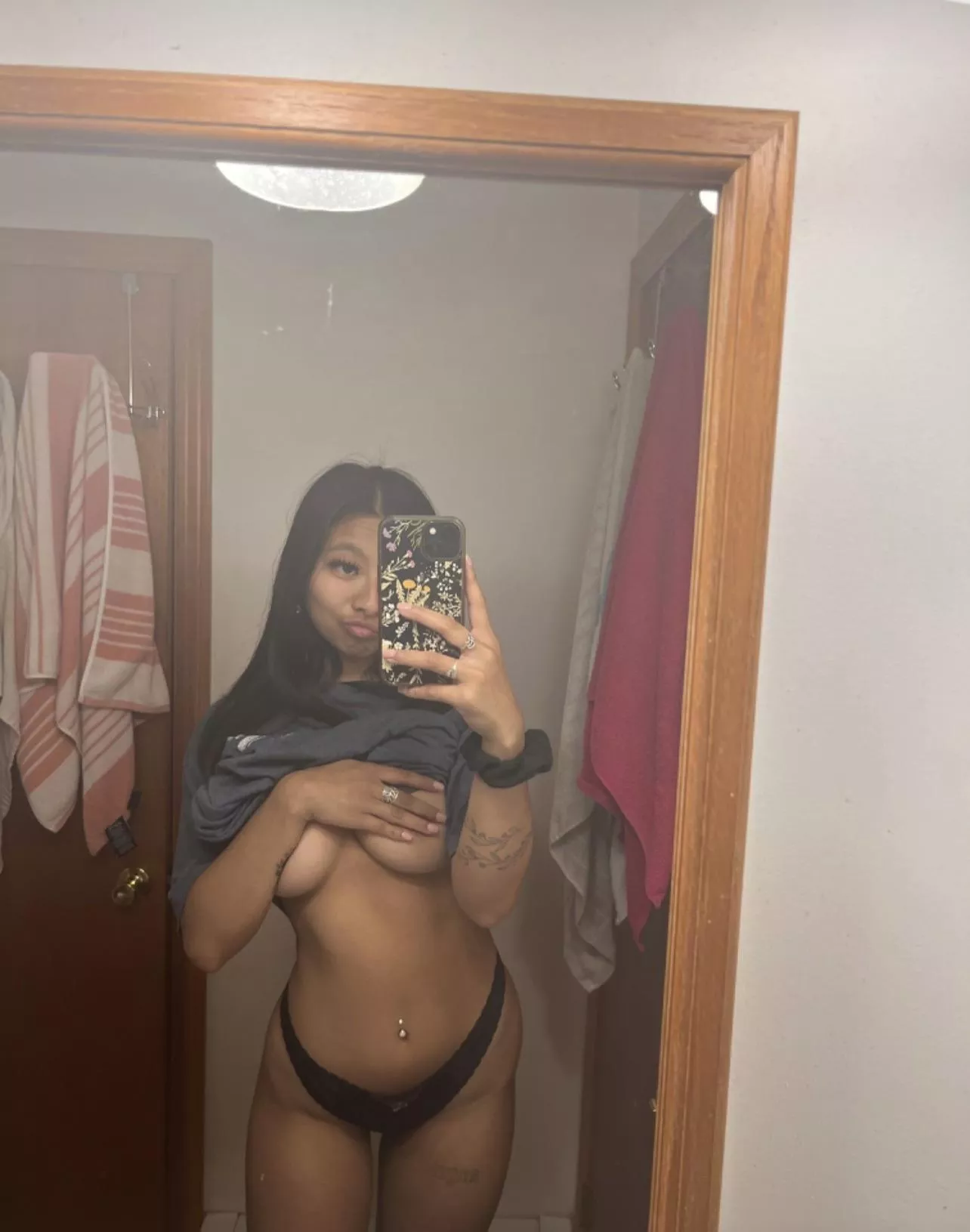 leaking my nudes because im a whore for attention 🙄