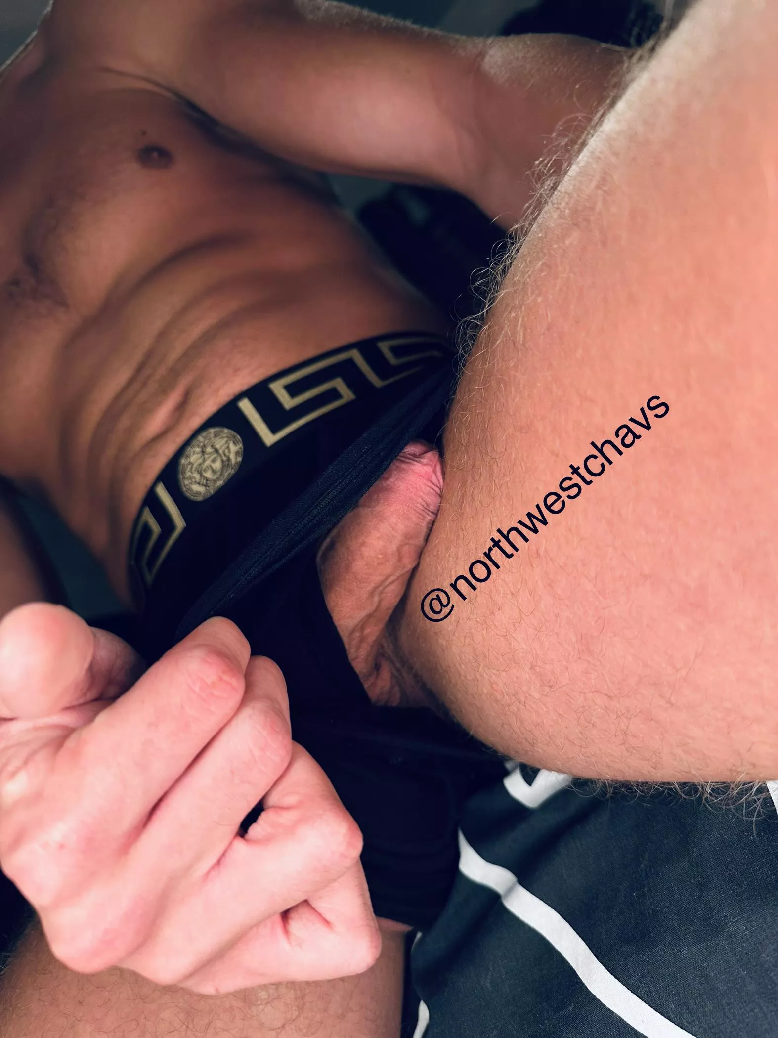 Sat across from you like this… 😈