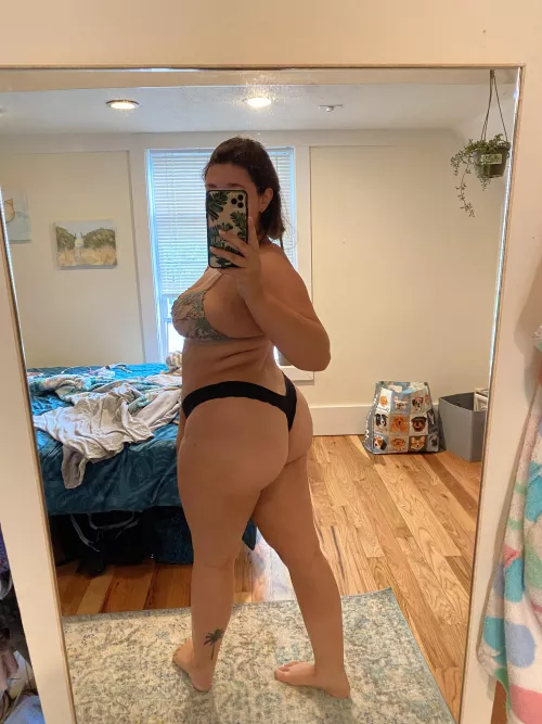 Trading 23 year old thick gf! Send sample for a reply! Most looking for similar age. Asian+++