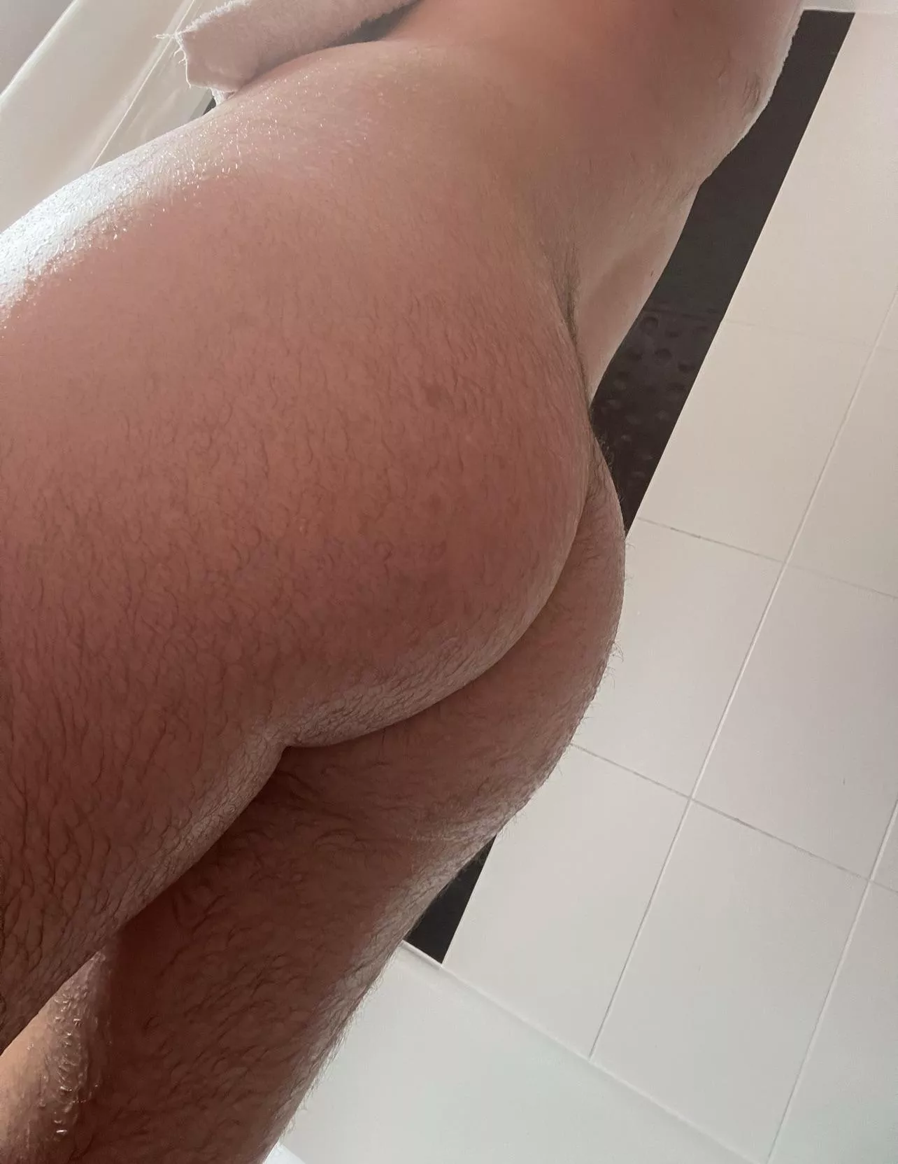 who wants to dry off my hairy ass post-shower?😈