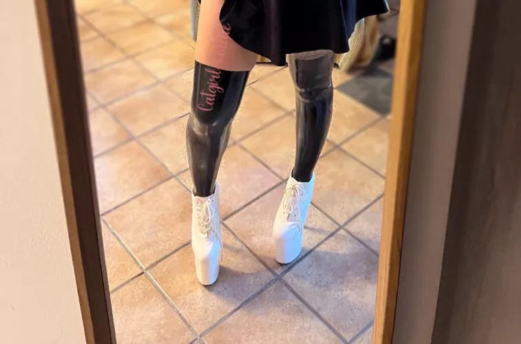 Why my legs are so shiny? Good as casual outfit ?