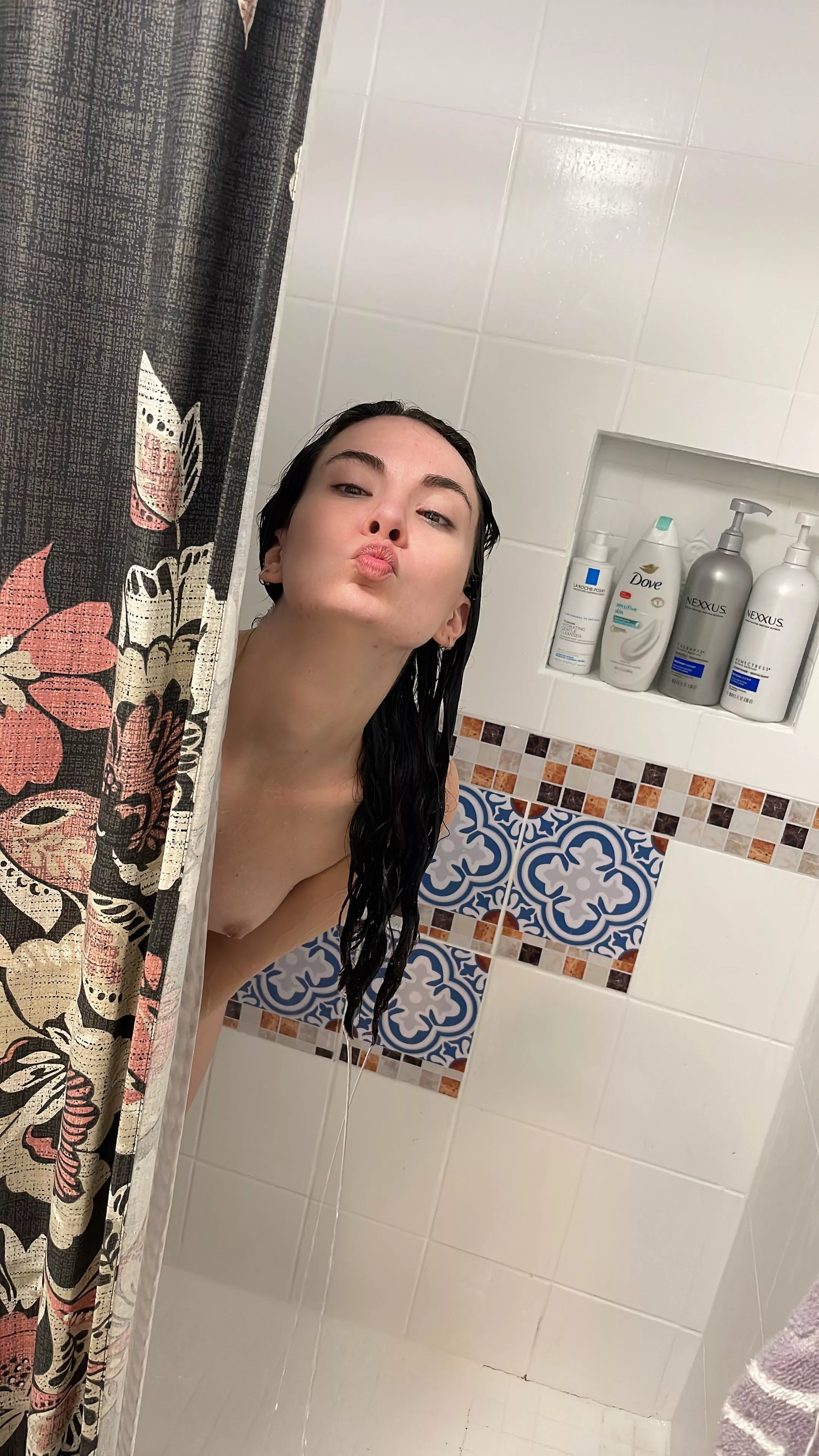 Would you shower with a geek like me?😜