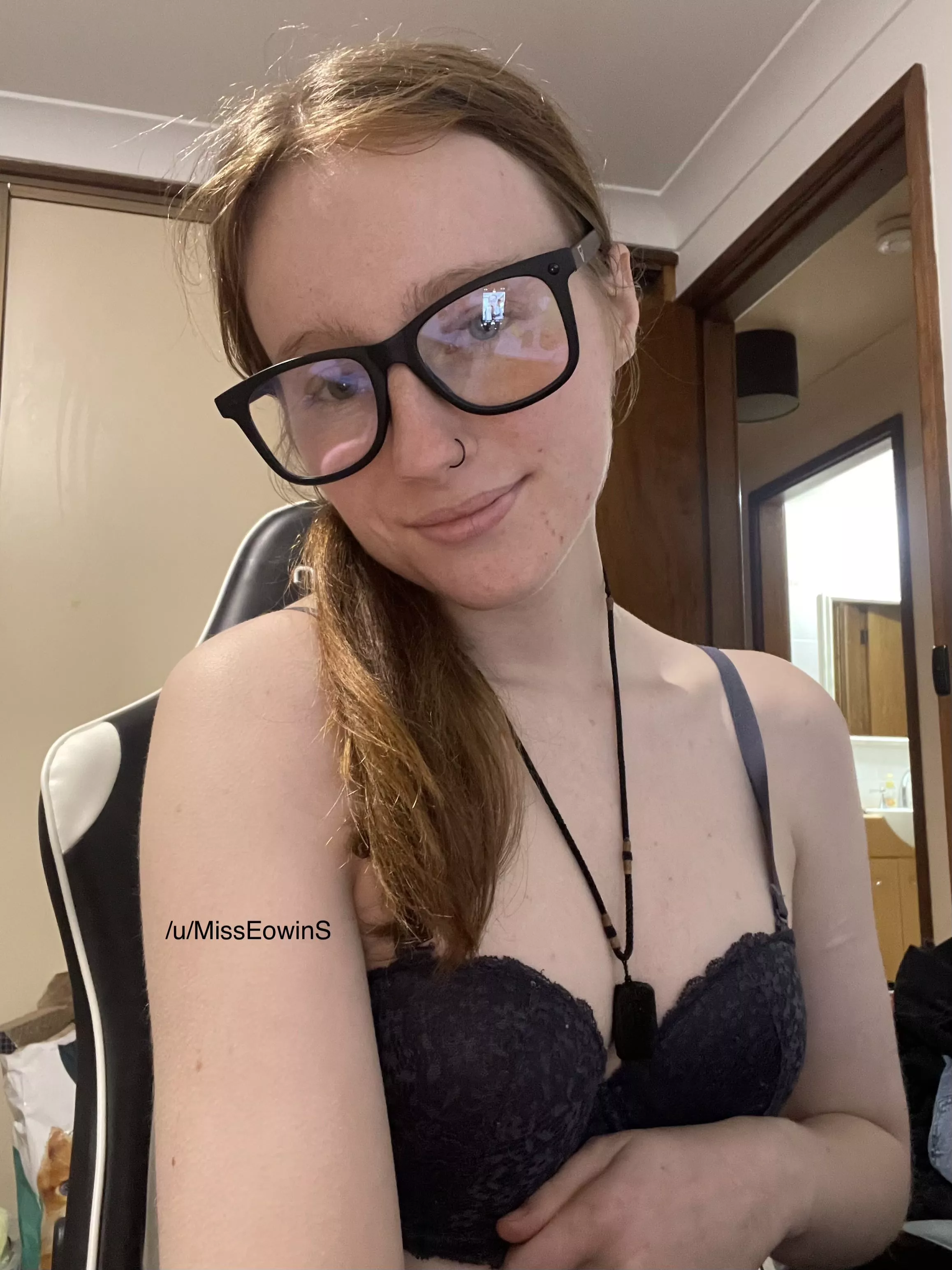 18 year old gamer girl looking for her gamer boy!