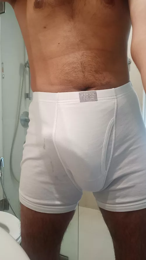 21 m looking for fit bottoms