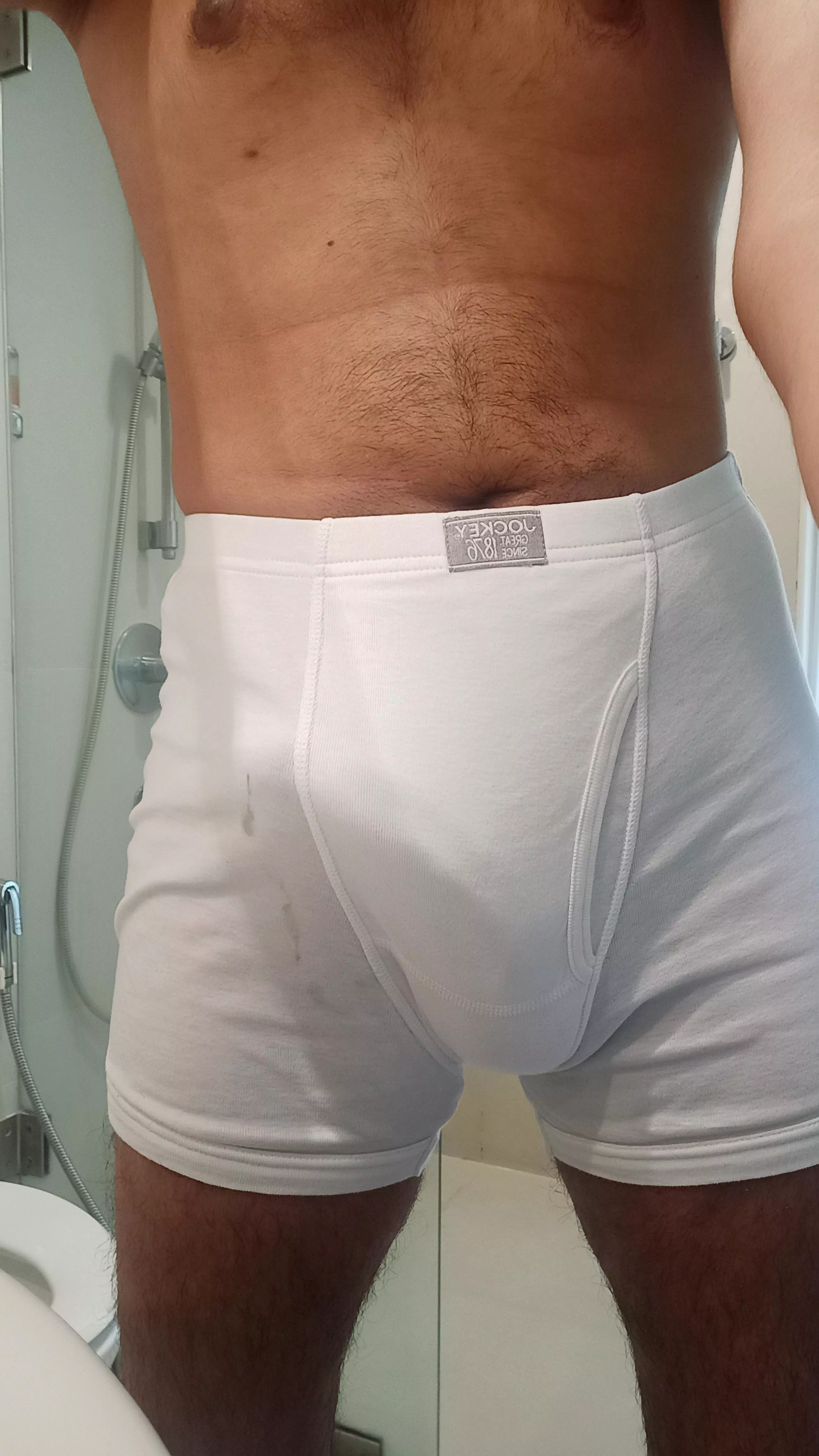 21 m looking for fit bottoms