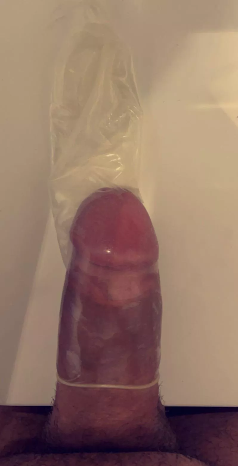 23 and can’t even fit in a normal condom ! Too tiny even if I am 6 foot 2 ! Open to be humiliated !