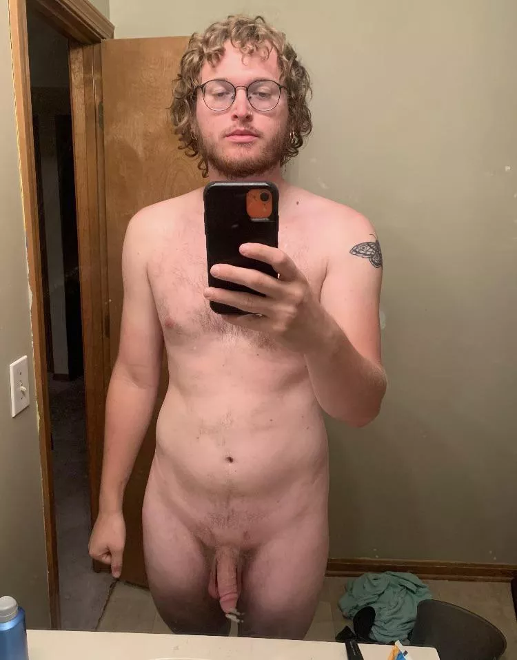 25 [M] 6’3 male, hey guys!