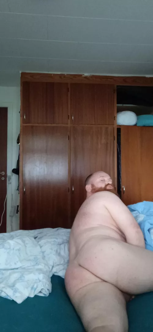 [42] Wanna join a chubby daddy in bed 😏😘