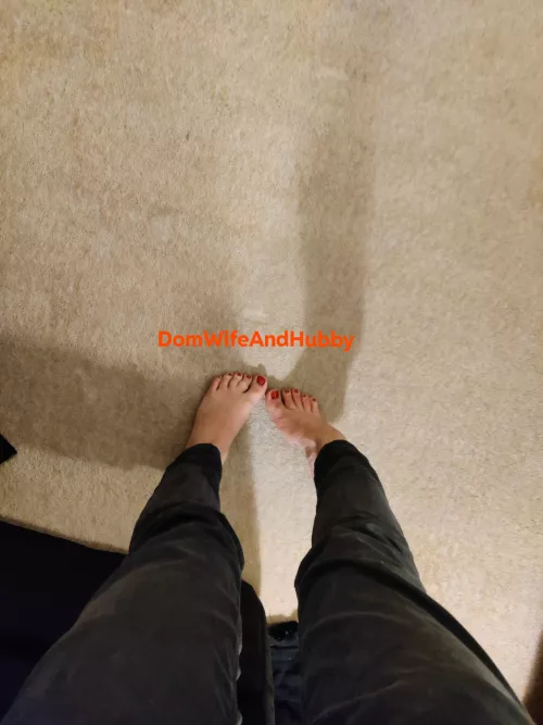 alone in a hotel room with my fresh pedicure 💅