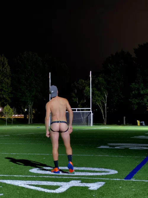 Any bros wanna play some late pickup? I’ll be skins 😎 (30)