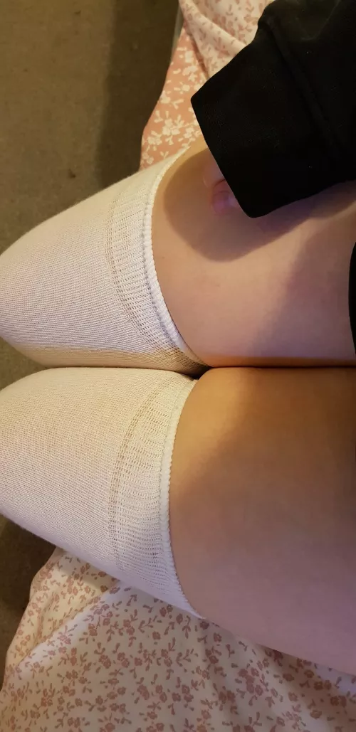 anyone interested in buying some thigh pics? ^-^