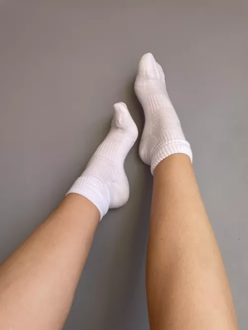 Baggy T-shirt and sport socks sort of day 😇