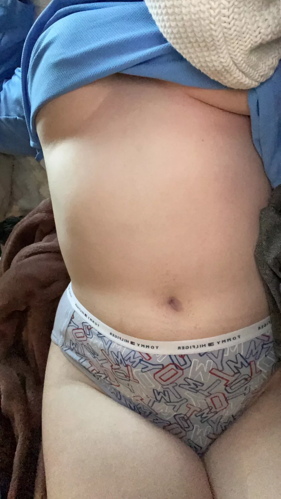 Can you tell how wet she is? [f]