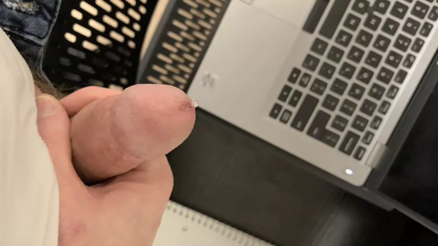 Can’t focus on work 🤭 someone cum help me finish this