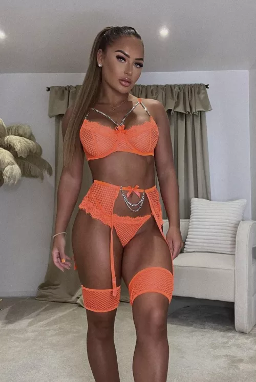 Courtney looking extra slutty today