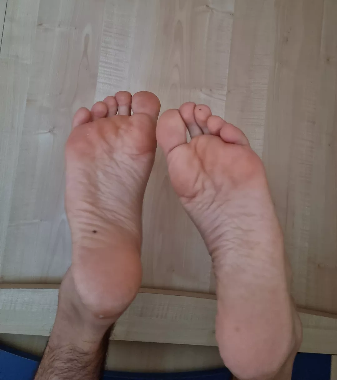 Do you think you deserve to worship my soles? I don't think so