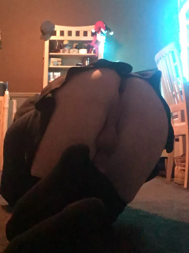 Do you wanna bend me over and spread these fat cheeks? I bet I can make you bust just from grinding this huge booty on your lap 😏 [24M]