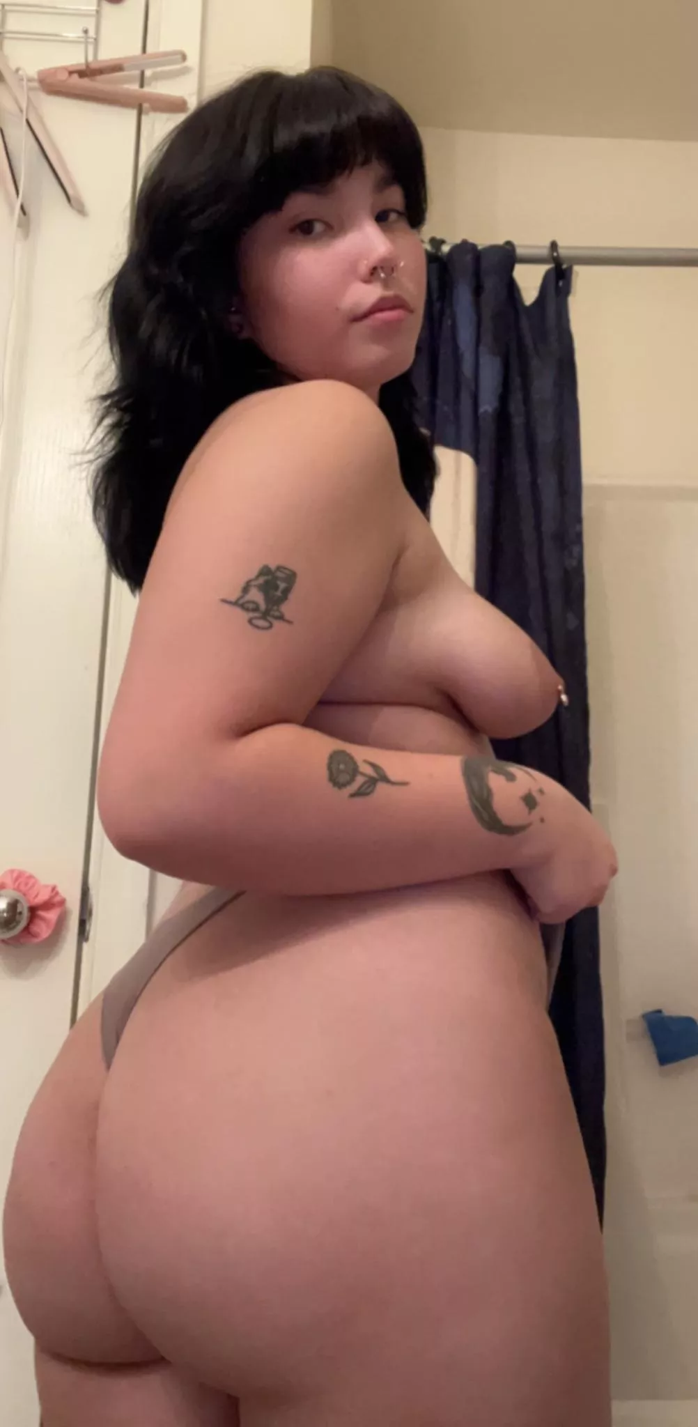 Don’t you love yourself a tatted and pierced up goth mommy? [f]