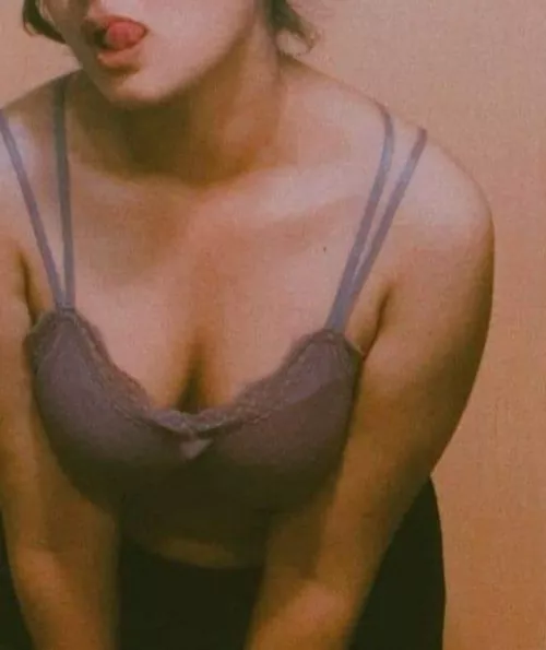 Eyes on me, baby.Always on me👀