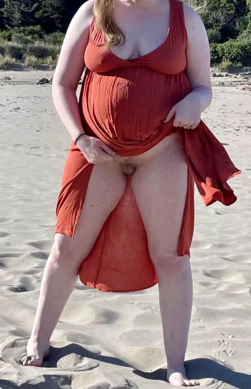 Flashing on the beach [F]