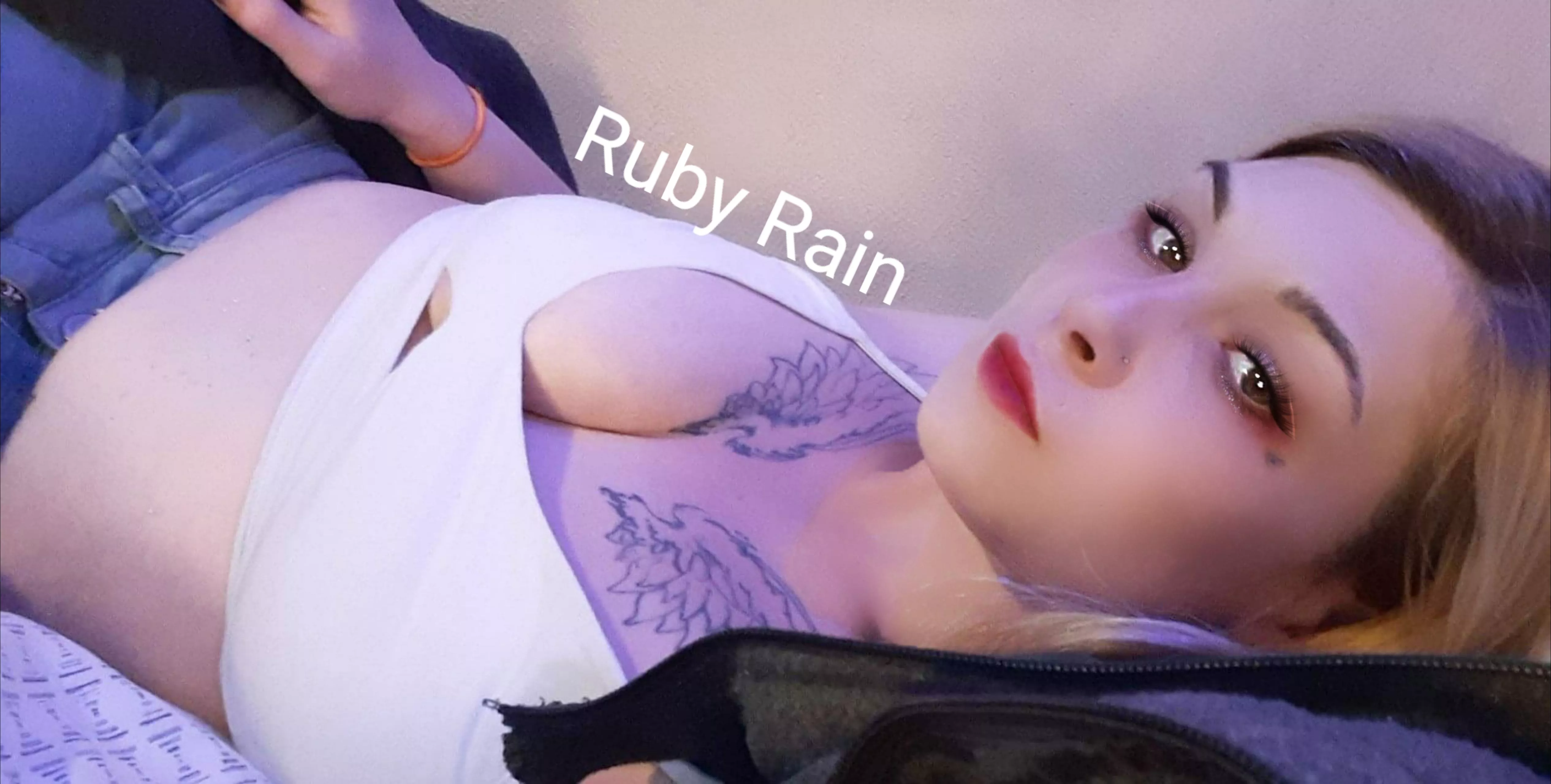 Fuck all this morning shit❣️ I want to know what color underwear you have on 😈