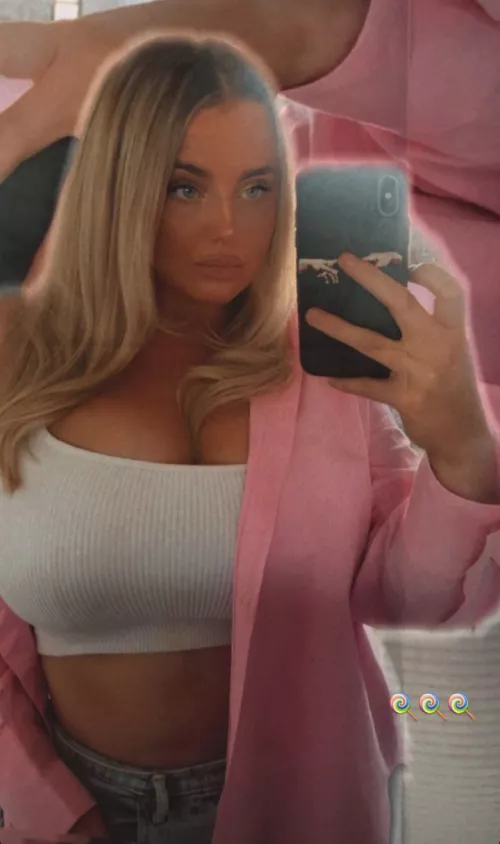 Georgina has gorgeous, huge... eyes 👀