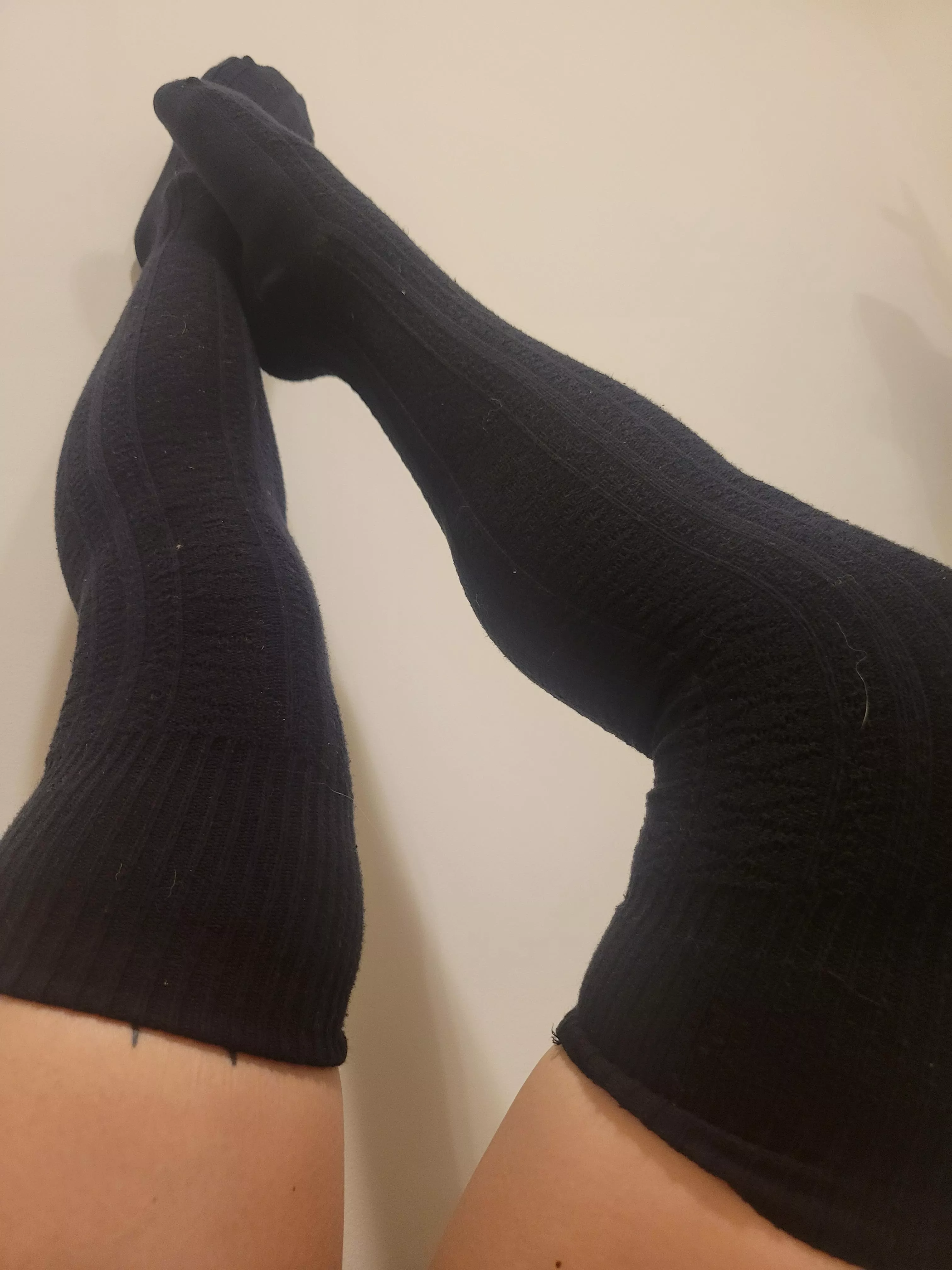 gotta love some thigh highs 💗