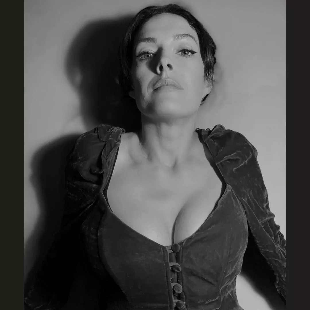 Gwenno’s amazing cleavage