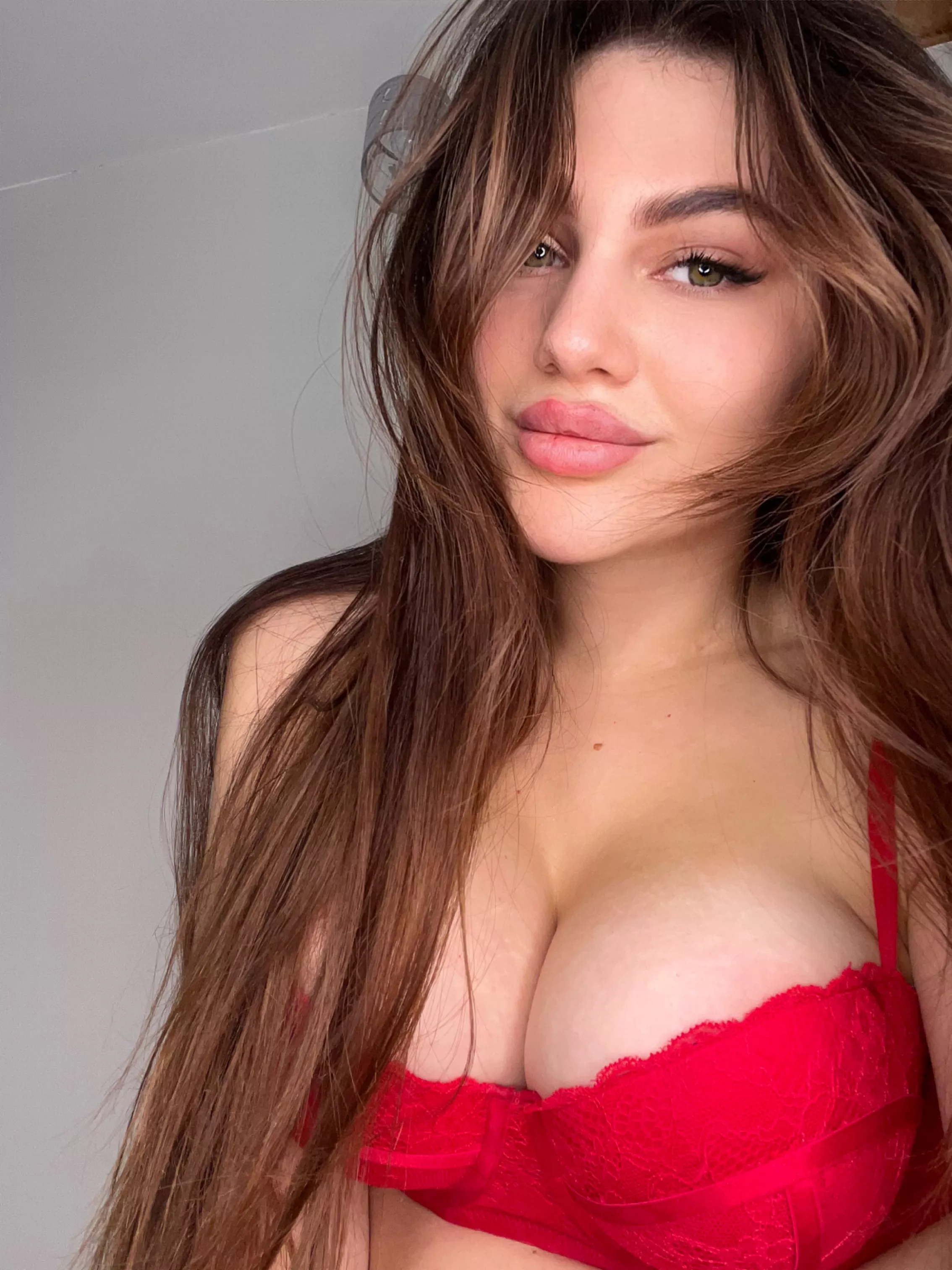 Hey babe! I wanna send you my nudes [F]