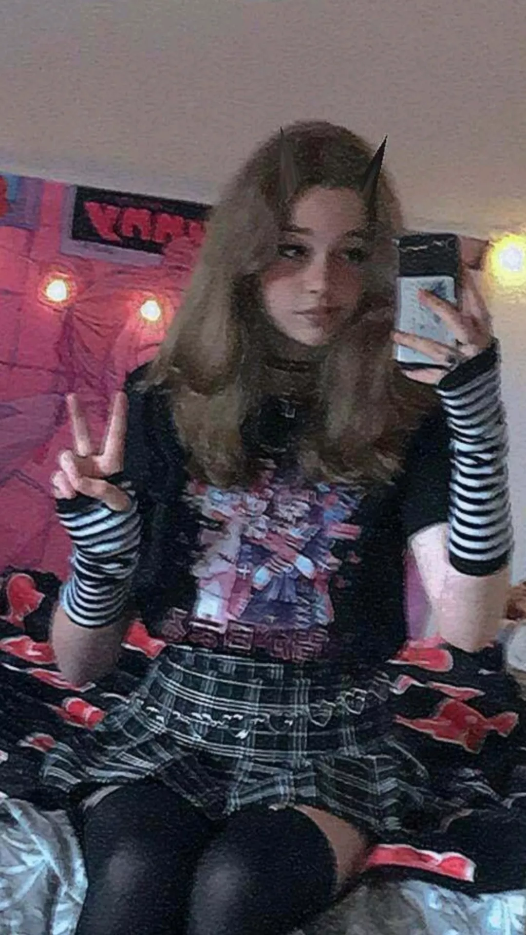 hi, first time showing myself to anyone else! (im nervous af)