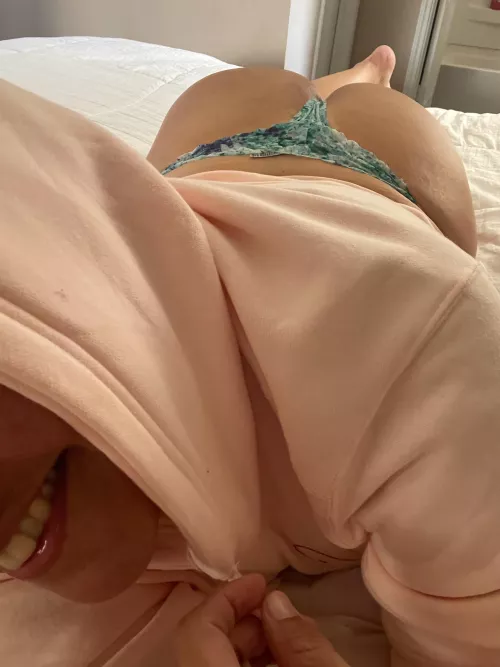 💕🍑 How about a mid-day Texas sized lunch? I’m suddenly “horngry” (horny and hungry) 🤣😜😈😈😈😈