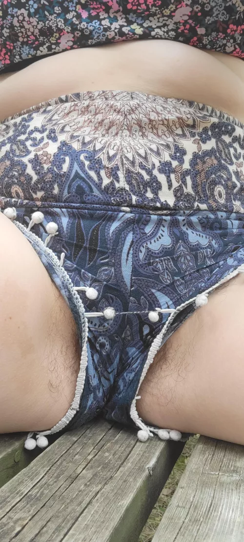 i dont cross my legs like a lady